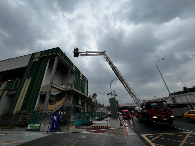 北市消第一大队于今上午9时，在万华区的环南市场二期举办火灾抢救演练。（图  / 刘咏韵翻摄）