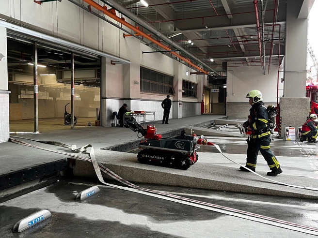 消防局呼吁，民眾进入公共场所应了解避难逃生动线。（图 / 刘咏韵翻摄）