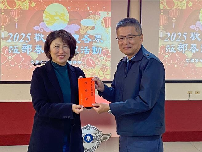 台東縣長饒慶鈴今日率團前往勞軍並致贈春節慰勞金。（台東軍人服務站提供／蔡旻妤台東傳真）