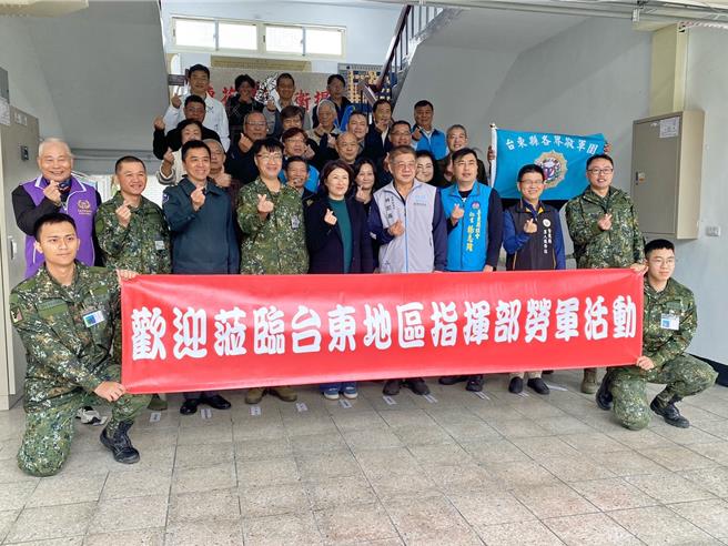台東縣長饒慶鈴今日率團前往勞軍並致贈春節慰勞金。（台東軍人服務站提供／蔡旻妤台東傳真）