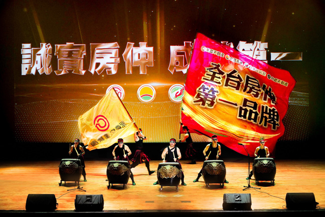 孫慶餘創立加盟體系的初衷，就是希望「大家攜手保障消費者權益，產業共好、也共享成長」，現在第二代兒子女兒逐步接手，真正做到永續經營。(圖/永慶房產集團提供)