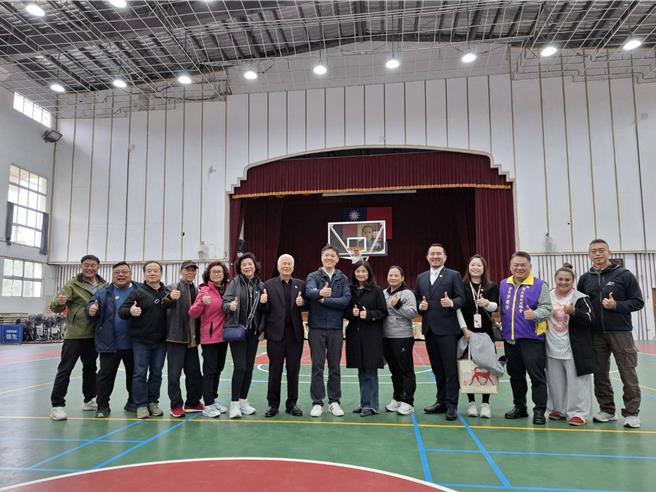 台东举重协会与体育署相关人员14日访视台东纵谷学校，初步预计协助关山国中成立举重社团，后续拟具可行方案。（关山国中提供／蔡旻妤台东传真）