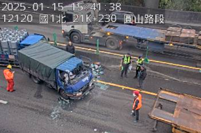 现场画面。（图 / 截自高速公路1968）