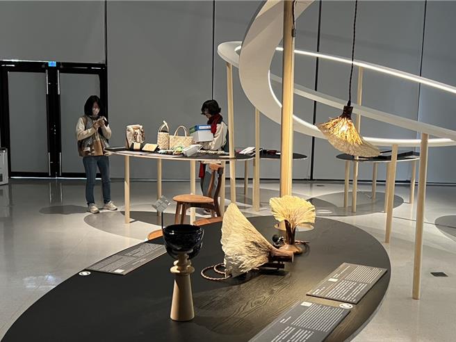 23名青年联展「造物星图」，呈现创作者在浩瀚工艺宇宙中，开拓属于自己的星轨道路。（杨静茹摄）