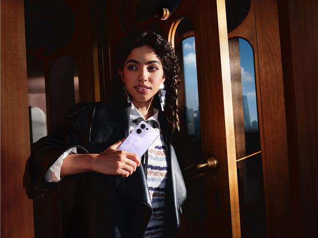 OPPO Reno13即日起开卖，全面导入旗舰级生成式AI。（OPPO提供）