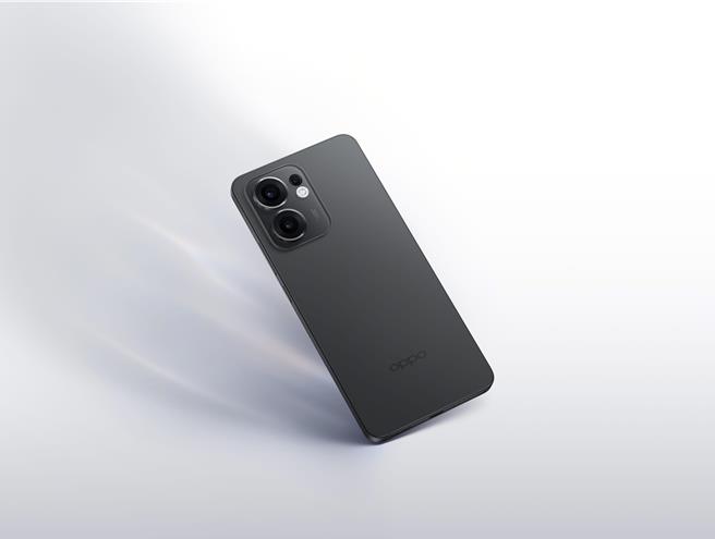 Reno13 F（石墨灰），2月2日前购买Reno13 F抽东京双人来回机票＋迪士尼海洋乐园双人门票。（OPPO提供）