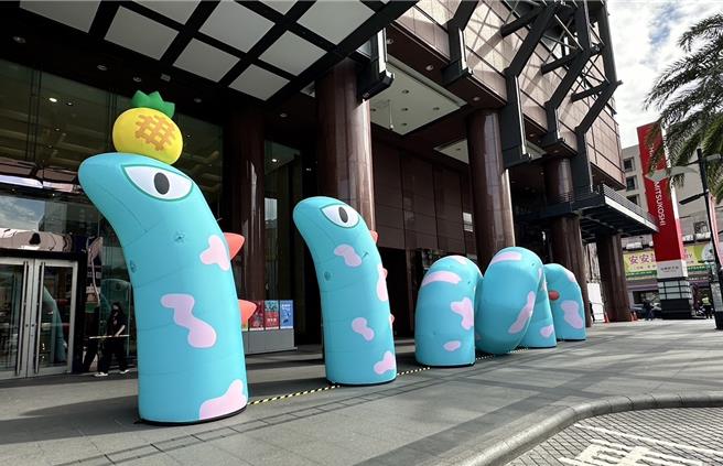  新光三越持续创造体验，今年携手艺术家徐至宏打造「蛇来蛇趣」空间艺术展。（新光三越提供）