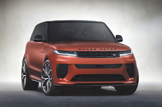 RANGE ROVER SPORT SV EDITION TWO在台发表，台湾限量导入40席配额，图为日出古铜车色。（JLR Taiwan提供）