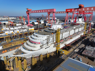 陸第二艘國產大型郵輪「愛達·花城號」全船貫通