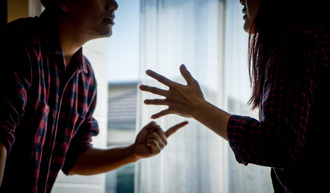 揪友在家喝酒惹怒妻！陆男「求原谅20分钟」 她不赏脸惨被砍10刀