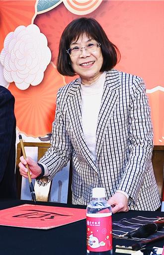 台銀董座親自揮毫「迎」瑞蛇 川普2.0變局不怕