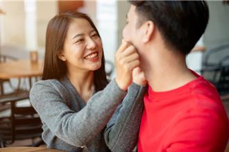 月老新年來繫紅線！金牛巨蟹桃花運爆棚 1星座真愛降臨