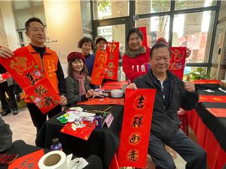 发春联迎蛇年 莺歌公所邀书法家、彩绘艺术家齐笔挥毫