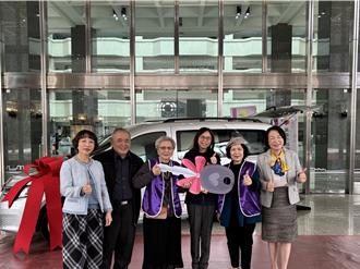她捐福祉車延續公婆公益心 助身障兒童安全成長
