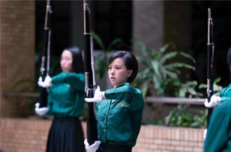 項婕如重返校園練拋槍進儀隊 慘被打到瘀青鏡頭卻全剪光