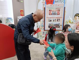 「赤腳善人」連3年捐款助家扶兒 有沒有穿鞋意外成焦點