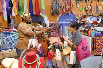 陆喊破除地方保护 严打涉企收费乱象