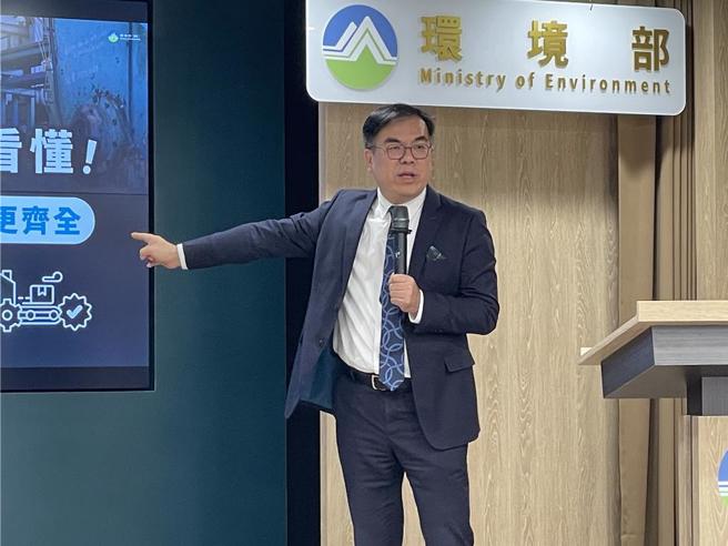 环境部长彭启明15日晚深夜透过脸书发文回应，他不是哪个部会的小弟，也没有预设立场，将秉持专业审查、扩大参与原则办理四接环评审查。（资料照片／蔡佩珈摄）