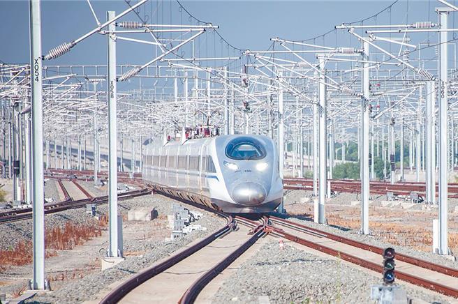 大陆2024年的铁路旅客发送量创下新高，全年首次超过43亿人次。（新华社）