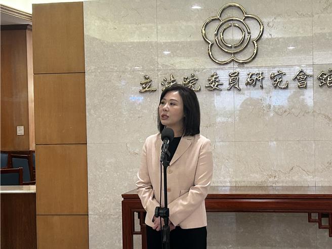 国民党立委李彦秀16日上午分享赖清德总统与访美团喝咖啡细节。（陈薏云摄）