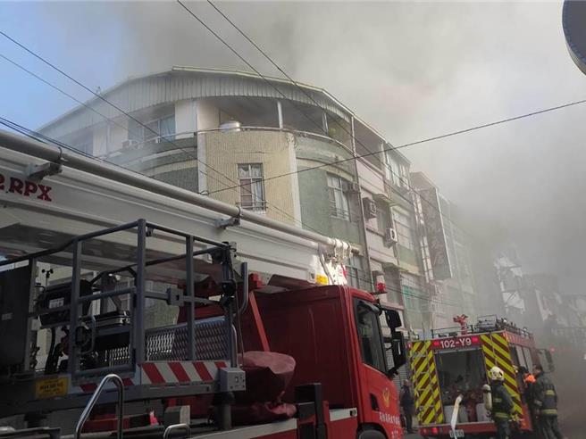 高雄凤山一名独居老翁前年大年初五命丧火窟，子女互控「谁害死父亲」告上法院，高雄院检分别驳回告诉及不起诉。（本报资料照片／郭良杰高雄传真）