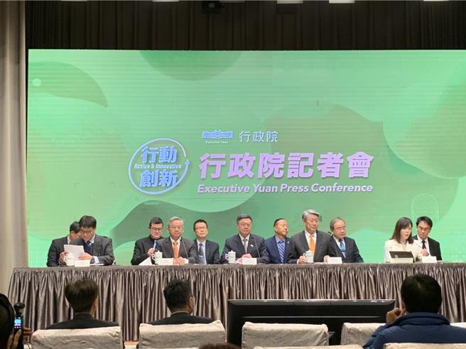 行政院今召开「114年中央政府总预算相关说明」记者会。（张薷摄）