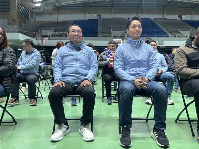 新北市長侯友宜與台北市長蔣萬安今一同參加「跨國木球友誼交流賽」。（呂健豪攝）
