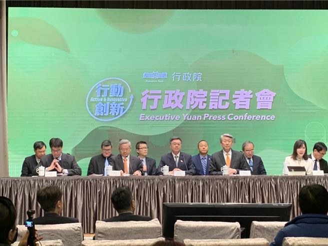 行政院長卓榮泰今舉行「114年中央政府總預算相關說明」記者會。（張薷攝）