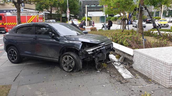 肇事车辆。（图 / 刘咏韵翻摄）