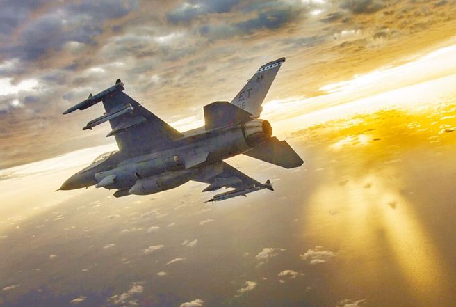 我首架F-16V Block70战机在美完成组装，顾立雄证实3月可望正式出厂。(美国空军官网)