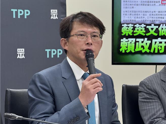 民眾党立委黄国昌宣布将参加补选党主席，壮大第三势力，就必须儘快邀请各在野政党的党主席，聚一起喝上一杯「大团结、大合作」的在野咖啡。（李奇叡摄）