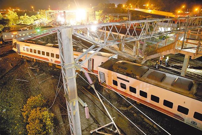 台铁普悠玛列车2018年10月21日在新马站发生出轨翻车事故，造成18人死亡、215人受伤。（本报资料照片）