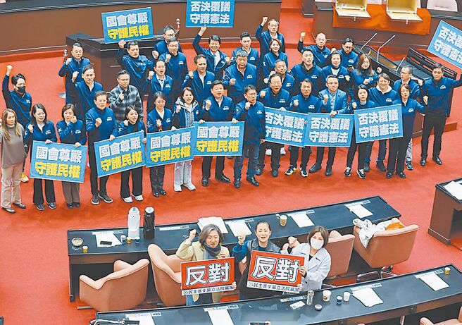 财团法人台湾民意基金会今（16）日发布了「国人对财划法修法的意见倾向」即时民调，从里面可以看到，财划法、宪诉法两项修法最新民调，其中有5成的民眾赞成宪诉法修法，4成2民眾赞成财划法修法。（图／本报系资料照）