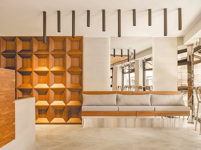 「BLIKE」店内设置面窗桌椅、小茶几等，宛如网美咖啡厅，充满设计感的门店，吸引消费者抢拍打卡。（BLIKE提供）