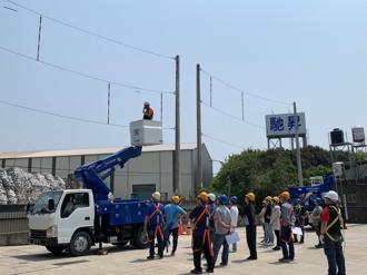 產投課程3年10萬助取證照加薪 手刀報名為職涯鍍金