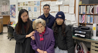 氣溫驟降赤腳阿婆門前徘徊 暖警一眼認出助平安返家