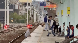 花蓮某國中學生月台嬉鬧 竟還跳下鐵軌引網痛批