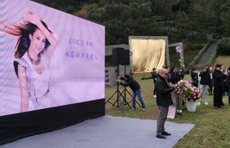 直擊／李玟50歲冥誕 媽媽姊姊現身金寶山淚灑現場畫面曝光