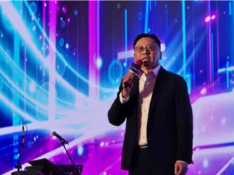 和泰車尾牙嗨翻 蘇純興大跳「十六蹲」送出500萬元