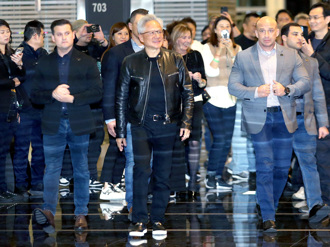 出席輝達台灣尾牙   黃仁勳：可能會發很多的錢