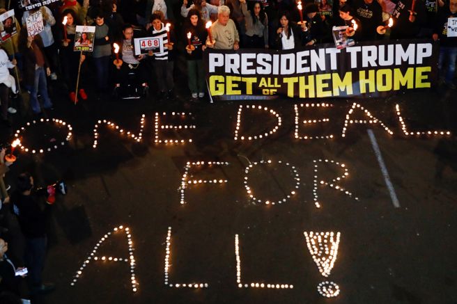 在以色列与哈玛斯停火前夕，支持者举行抗议活动。（图／路透社）