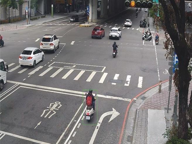 台中市北屯区文心与崇德路口往来车辆多，去年共发生63件交通事故，不仅是北屯去年度事故件数最高的路口外，亦名列台中市10大易肇事路口第6名。（警方提供／潘虹恩台中传真）