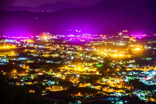 科技学院USR计画-茭白笋田间LED灯照明技术，改善夜间光照的光害问题。 （照片/国立暨南国际大学提供）
