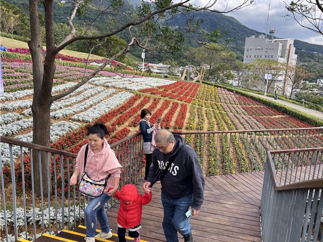李四川表示，今年春节要出国的台湾人比去年多1.6倍，台湾人不用往外跑，这里就是富良野。（张珈瑄摄）