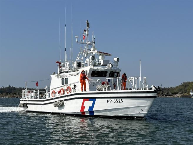 新型35噸級巡防艇憑藉高機動性能，可迅速應處海上各項狀況。（海巡署艦隊分署提供）