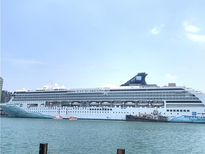 新冠疫情後旅遊業復甦，台灣港務公司基隆分公司統計， 2024年郵輪共計331艘次、旅客78.7萬人次。在外籍旅客人次創歷史新高，達到26.6萬人次，突破歷史紀錄。（徐佑昇攝）