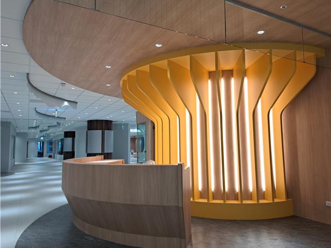 桃园市青年事务局17日于捷运A8站产业转型加速器举办招募说明会， 产业加速器将以AI 数位转型为发展核心，聚焦于智慧制造、智慧医疗及绿色科技3大领域。（青年局提供／廖姮玥桃园传真）