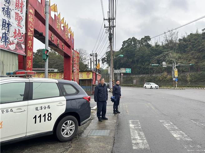 桃园市龙潭警分局加强重要节日及春节连续假期间辖区交通顺畅。（警方提供／廖姮玥桃园传真）