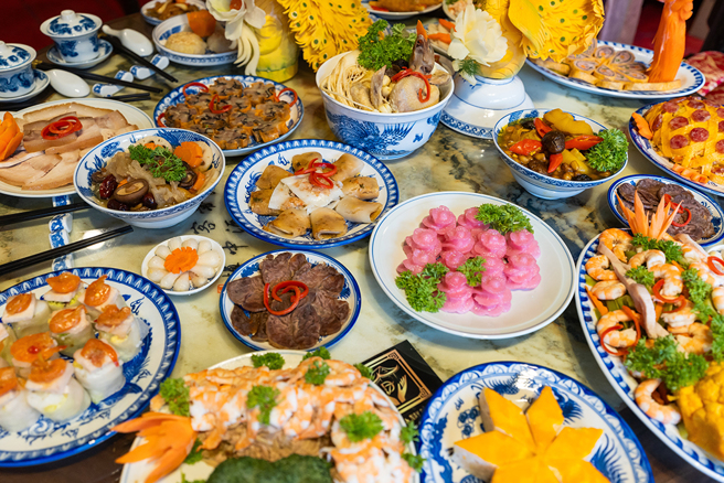 皇帝剩下的饭菜主要有3种处理方式，分别是赏赐给后宫、大臣，或是被太监和宫女私下带出宫贩售。（示意图：Shutterstock／达志）