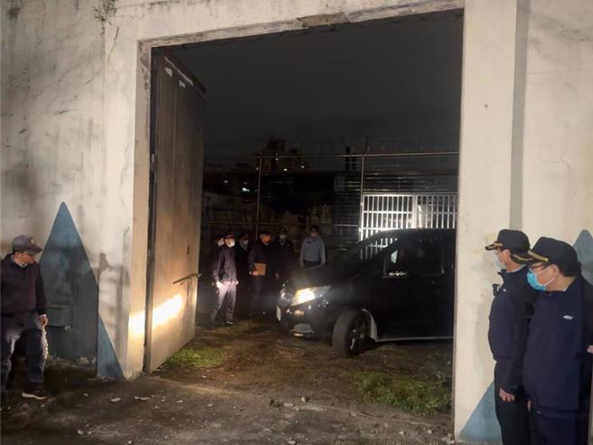 图为死刑犯黄麟凯死刑执行完毕，遗体16日晚间10时35分许被送出刑场。（资料照／柯毓庭摄）